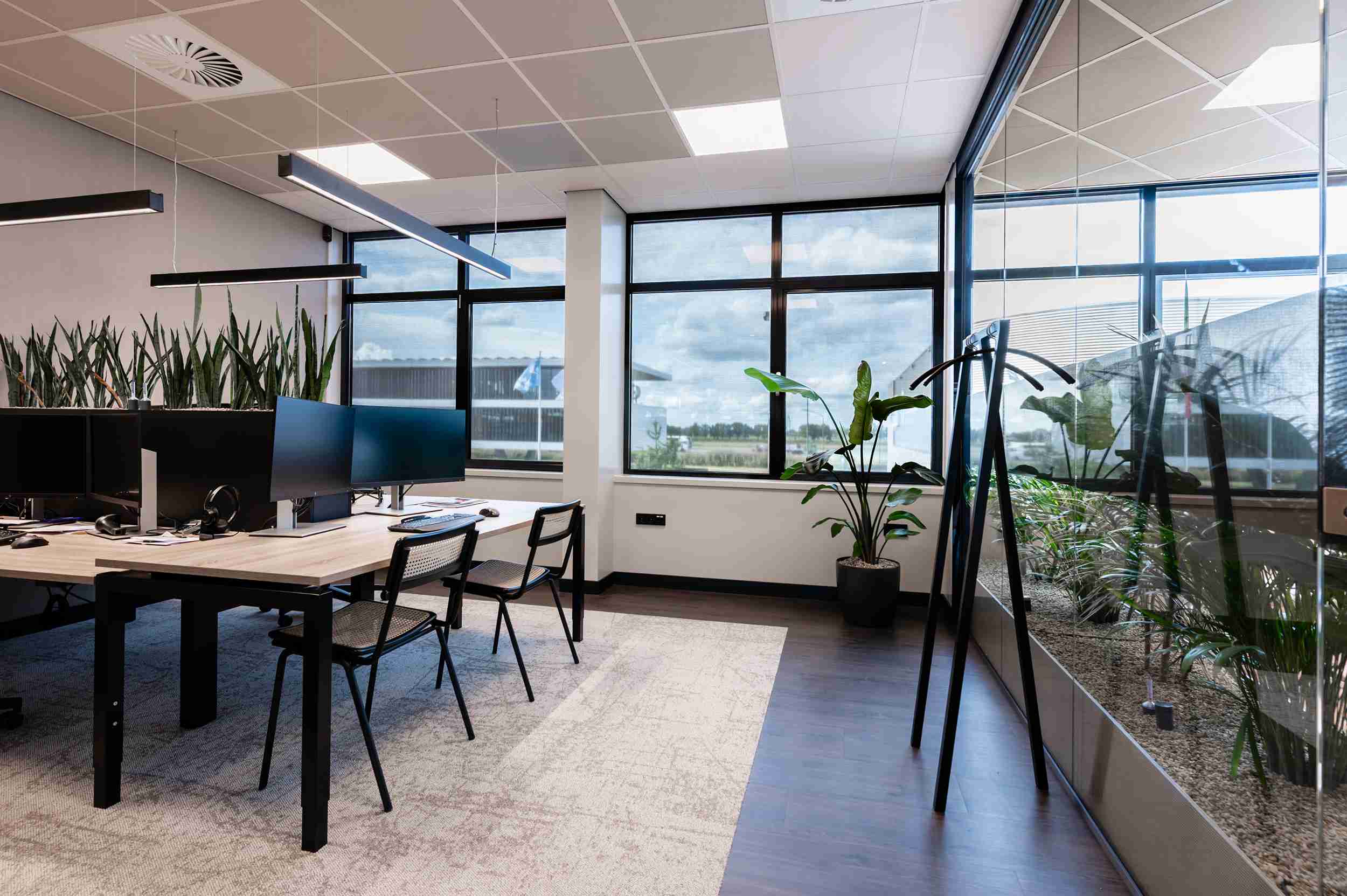 Screens in een kantoorpand